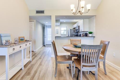 6 Mi to Caspersen Beach! Country Club Condo in Plantation (Florida)