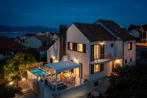 Luxury Villa Mila for 8 Persons, Free Parking, 800 m from center of Supetar - Accommodation