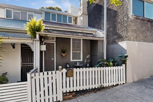 Entrance, Charming Waterloo Terrace in Waterloo