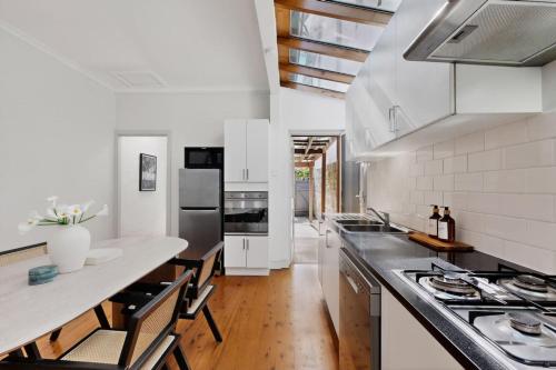 Kitchen, Charming Waterloo Terrace in Waterloo