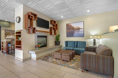 大堂, 最佳西方Plus南岸旅館 (Best Western Plus South Coast Inn) in 戈利塔