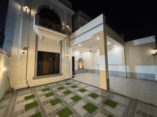Luxe Home - image 5