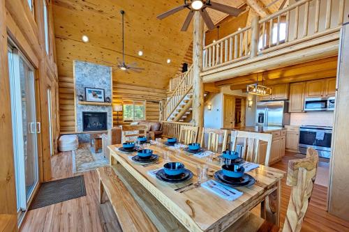 New Log Home, Hot Tub For 8, Views! in Tabernash, USA