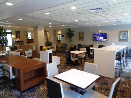 Wingate by Wyndham Destin - image 13