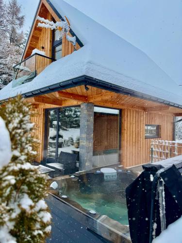2 bedrooms, 4 beds