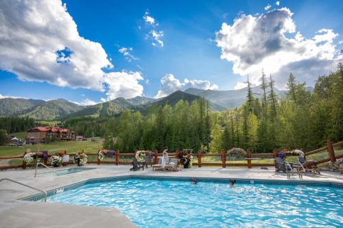 Exterior view of Lizard Creek Lodge