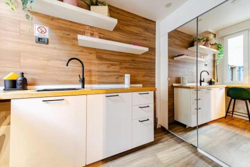 ModeRna Apartments - Charme & Relax in Centro - Free Parking 1
