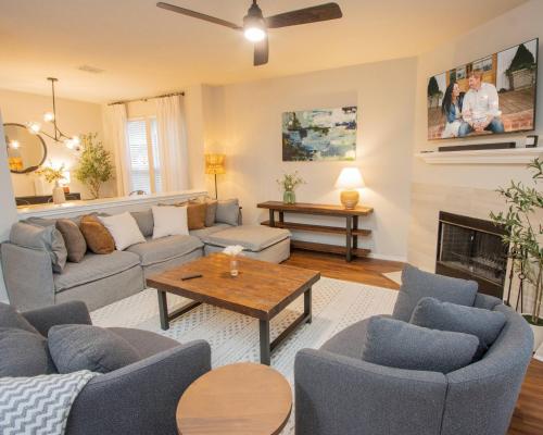 San Antonio Retreat Family Home. 4/2.5 w/Yard – khách sạn tại Far North Central