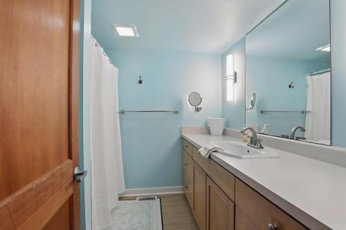 The Artful Bungalow - image 14