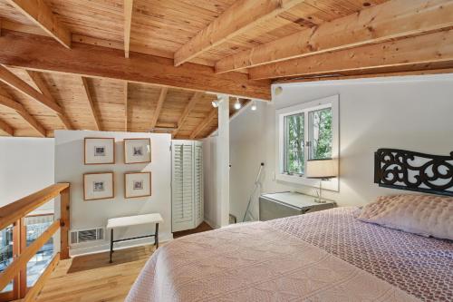The Artful Bungalow - image 11