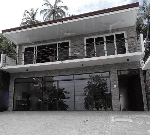 The Elephant Castle Beach Front Penthouse in Quepos