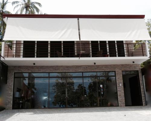 The Elephant Castle Beach Front Penthouse in Quepos