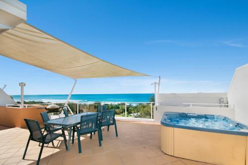 Santorini Twin Waters - Sunshine Coast