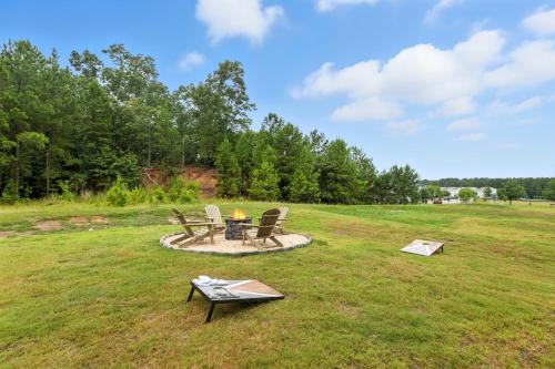 New Listing The Neutral Nook with Firepit - main image