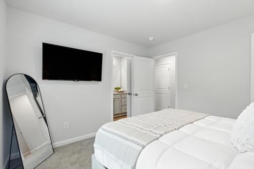 New Listing The Neutral Nook with Firepit - image 12