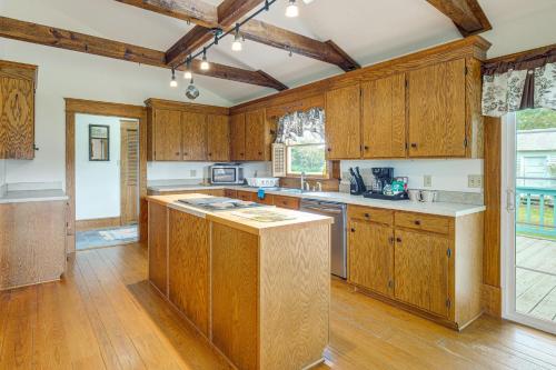 Walk to Dtwn Warsaw: Family Home w/ Deck! in Warsaw (VA)