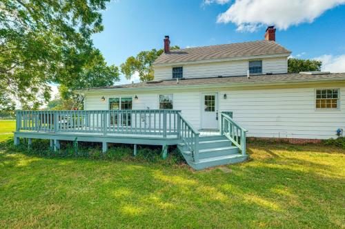 Walk to Dtwn Warsaw: Family Home w/ Deck! in Warsaw (VA)