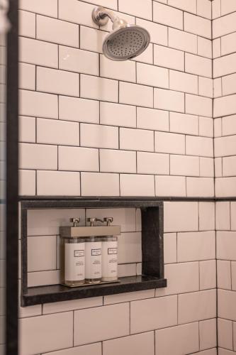 Magnolia Hall - Henderson Suite - King Suite - image 2