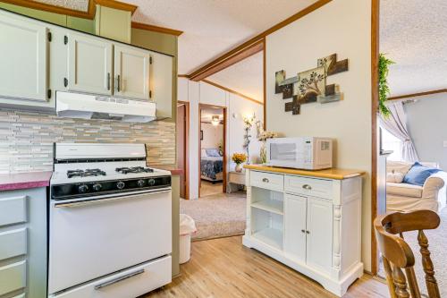 Walk to Houghton Lake! Family Retreat w/ Patio in Houghton Lake (MI)