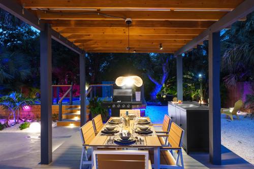 Tropical city escape near Beach / Oasis on 18th in Fort Lauderdale, USA