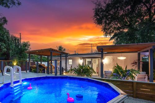 Swim, Dine, and Relax - Your private paradise awaits – khách sạn tại Wilton Manors