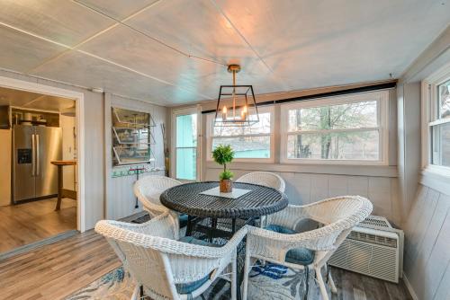 Lake Malone Cabin Getaway! Dock, Fire Pit, Grill in Kuttawa (KY)