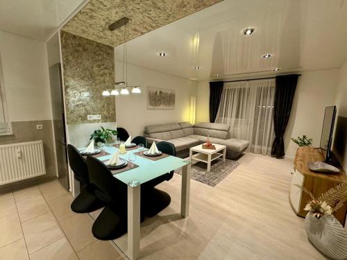 Zentrumsnahe 2-Zimmer FeWO mit Balkon, Garage, Nahe ÖPNV für 4 Personen