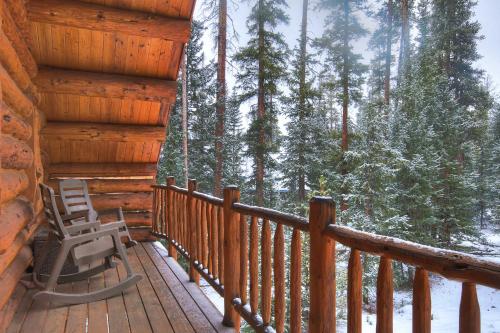 Cozy Breckenridge Cabin with Deck, 8 Mi to Gondola in Breckenridge, USA