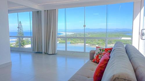 Cobertura com vista panorâmica, piscina, garagem e churrasqueira – khách sạn tại Guaratiba