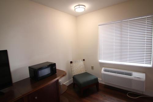 Central Motel - Inverness - image 10