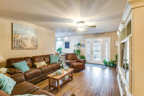 Route 66 Gem! Charming Litchfield Home w/ Yard in Litchfield (Illinois)