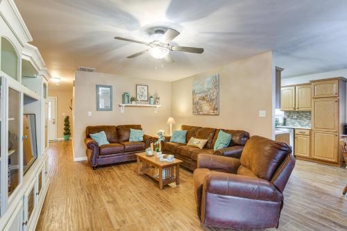 Route 66 Gem! Charming Litchfield Home w/ Yard in Litchfield (Illinois)