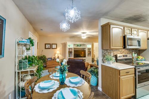 Route 66 Gem! Charming Litchfield Home w/ Yard in Litchfield (Illinois)