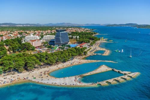 Apartments with parking space Vodice - 13973 - image 2