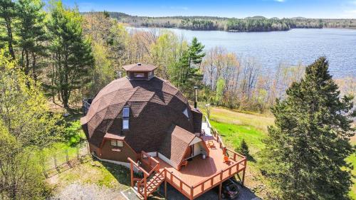 Apkārtne, Lakefront Geodesic Dome 45 min to Acadia NP in Hancock (ME)