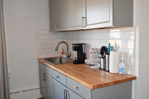 Downtown Hartford 2BR Family Pet Friendly in Hartford, USA