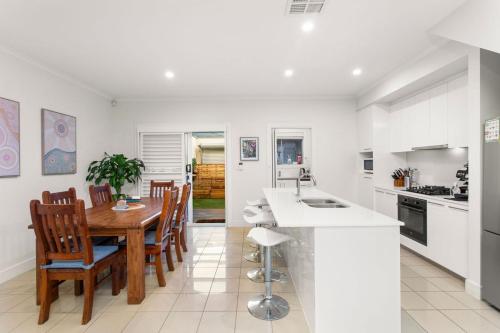 Executive Townhouse Near Heart of Adelaide City in Kent Town