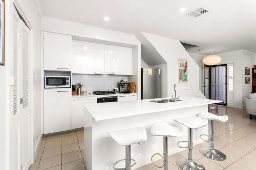Executive Townhouse Near Heart of Adelaide City in Kent Town