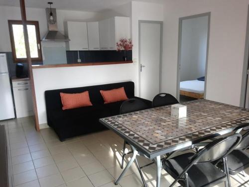 Gîte confortable avec terrasse et accès handicapé - API-1-52-592 (Gite confortable avec terrasse et acces handicape - API-1-52-592) in Devillac