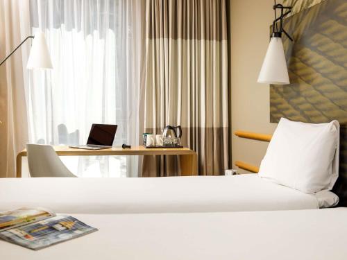 ibis London Canning Town - image 7