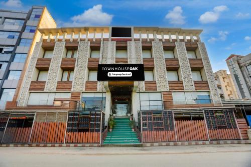 Super Townhouse Oak Amity University Patna Formerly The Golden Crown