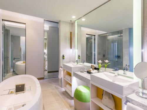 room detail thumbnail 2