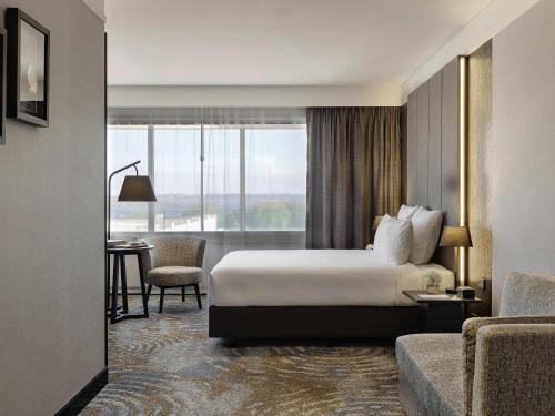 Pullman Rotorua Room Type - Deluxe Executive King Room with Lake View