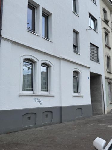 BaselStad Bright Studio Public Transport Included 10 min Tram to Messe & City Center, Basel (Foto 10)