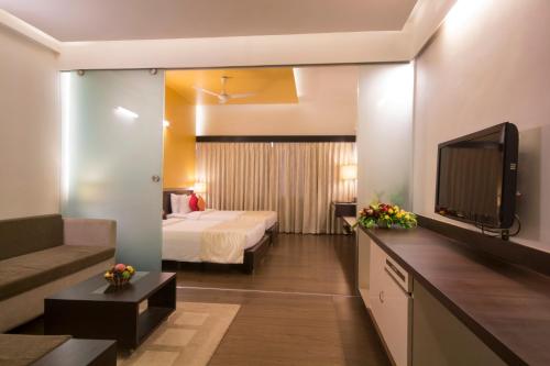Deluxe Suite image 2