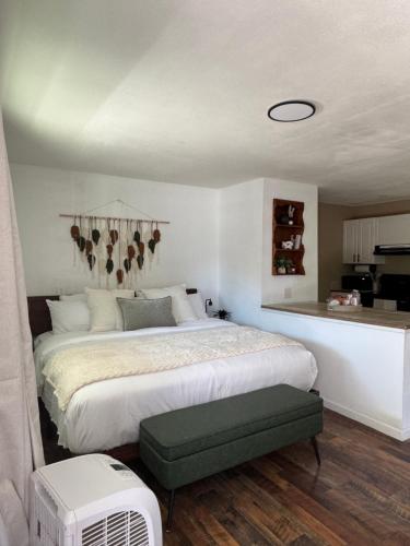 Cozy Studio with King Bed