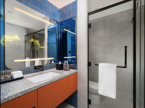 room detail thumbnail 2