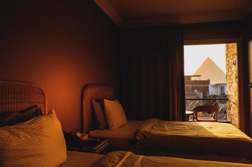 Jimmy Pyramids Hotel - Tap to explore photos