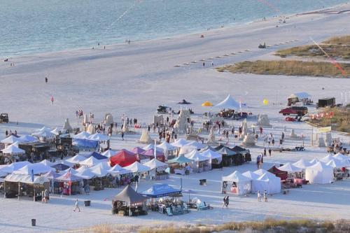 607 - Island Inn - image 35