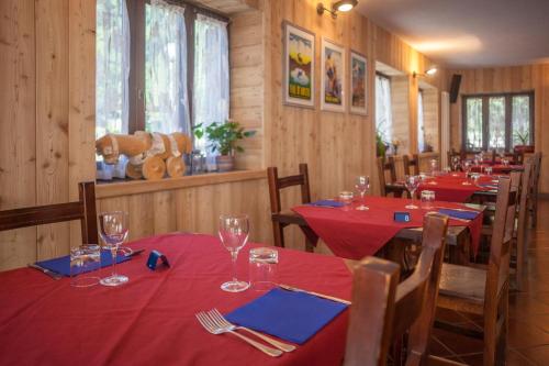 Hotel Camping Grivola in 瓦爾薩瓦倫凱